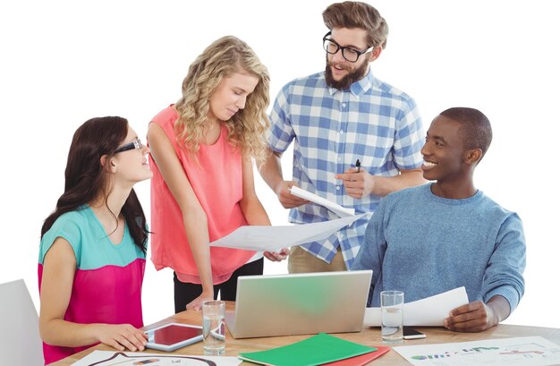 Ekip bir görev üzerinde çalışıyor.